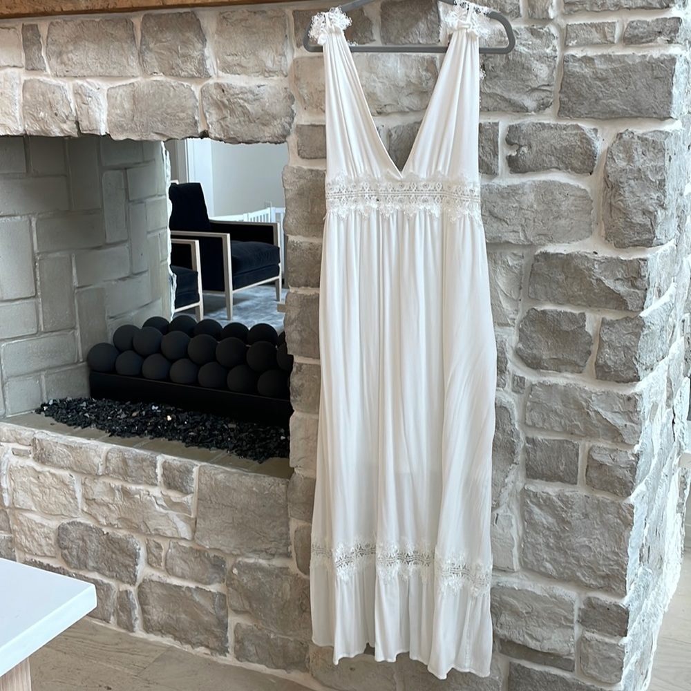 BEAUTIFUL White Lace Low Back Dress